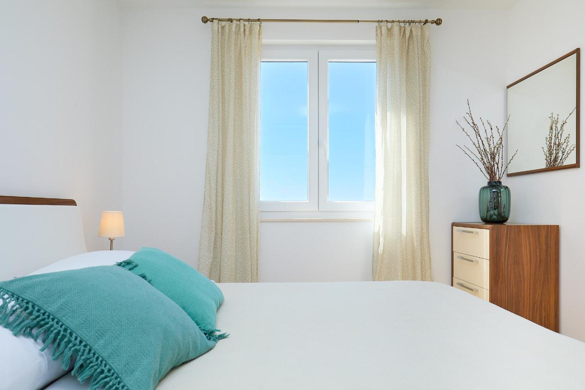 Sea View Apartment *